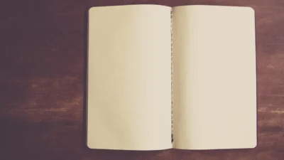 A printable budget planner checklist with sections for income, expenses, savings, and debt tracking.