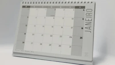 Comparison chart showing monthly budget versus weekly budget planning for personal finance.